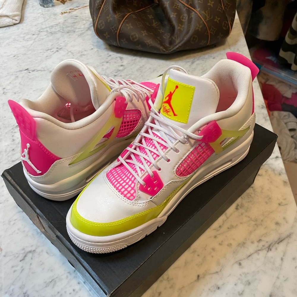 AIR JORDAN 4 RETRO